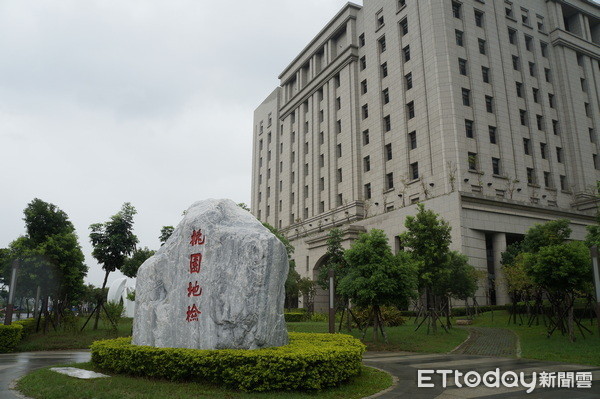 ▲民宅鐵捲門沒關緊，慣竊闖入見屋主竟持空氣槍射下體走搶現金。（圖／記者楊淑媛攝）