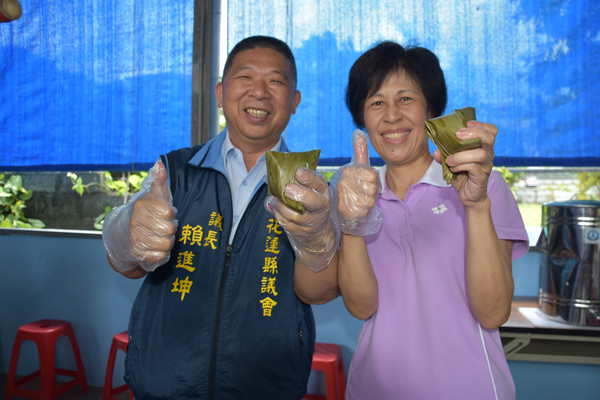 ▲花蓮市國華里長林淑梅（右）因賄選，檢方認雖犯罪嫌疑重大，但沒有羈押必要，以20萬元交保。（圖／記者鄭有財翻攝）