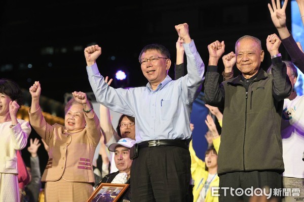 ▲▼2018縣市長選舉,柯文哲,陳佩琪,柯媽媽,選前之夜,現場照,支持者,柯P選前之夜群眾。（圖／記者湯興漢攝）