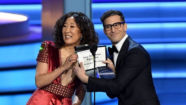 吳珊卓（Sandra Oh）以及安迪山伯格（Andy Samberg）。（圖／達志影像）