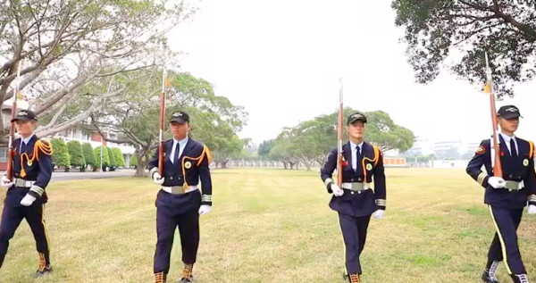 ▲▼4位學生儀隊隊員投入軍旅。（圖／海軍陸戰隊）