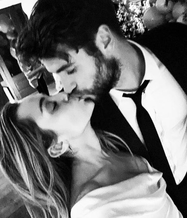 麥莉（Miley Cyrus）和連恩漢斯沃（Liam Hemsworth）結婚。（圖／翻攝自麥莉IG）