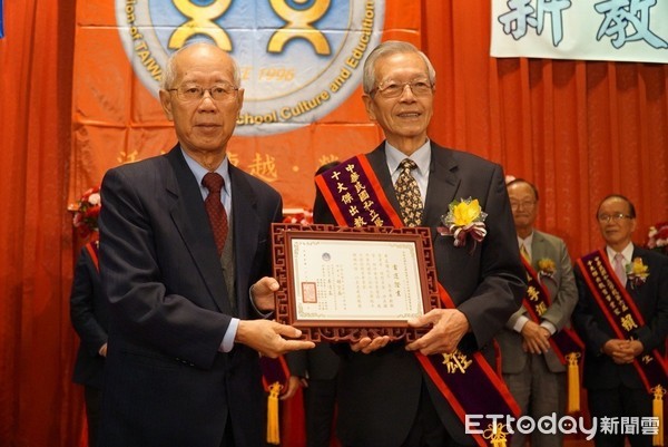 ▲大葉大學董事長黃正雄榮獲第六屆十大傑出教育事業家。（圖／記者唐詠絮翻攝）