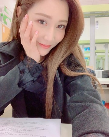 ▲曾莞婷度假解放「連身泳衣照」！。（圖／翻攝自曾莞婷Instagram）