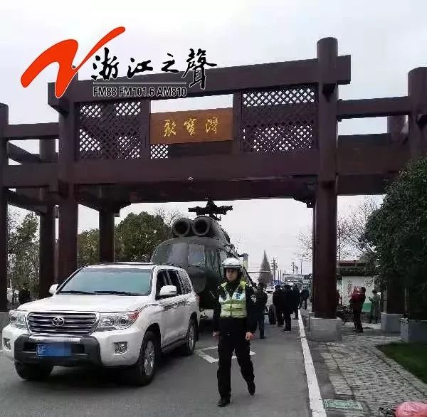 ▲▼員警在現場進行交通引導。（圖／浙江之聲）