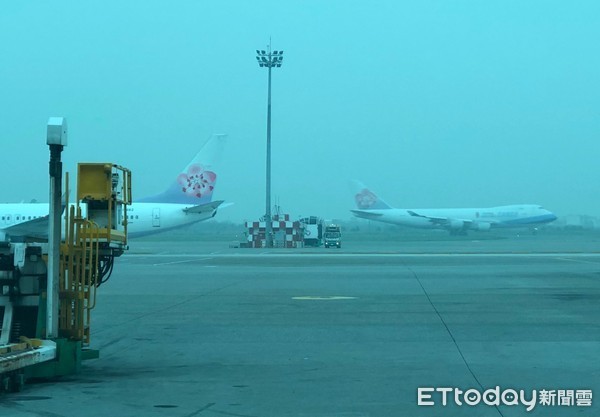 ▲遭4狗闖入，桃機跑道關閉約8分鐘。（圖／桃園機場公司提供）