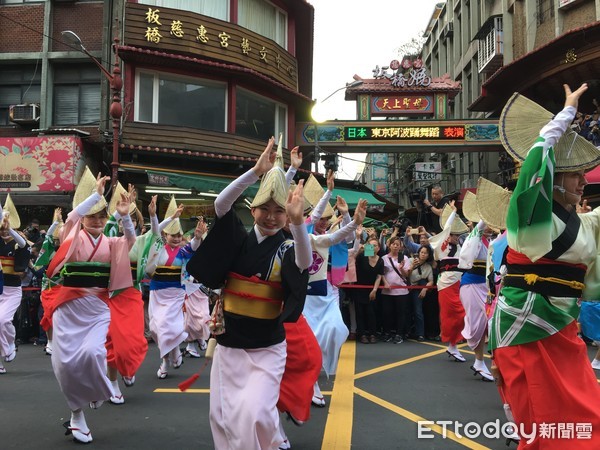 ▲ 日本阿波踊舞動新北 板橋慈惠宮熱鬧慶賀媽祖聖誕。（圖／新北市民政局提供）