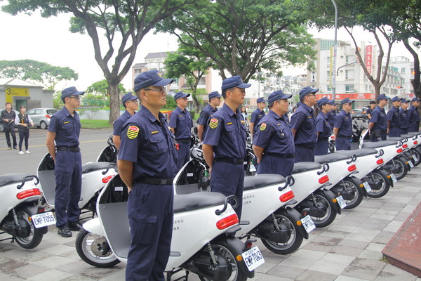 ▲▼提倡節能環保，嘉縣環保局購買電動機車贈警察局。（圖／記者翁伊森翻攝，下同）