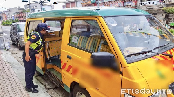 ▲ 守護北海岸國家幼苗安全 金山警加強稽查幼童車。（圖／記者郭世賢翻攝）