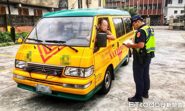 ▲ 守護北海岸國家幼苗安全 金山警加強稽查幼童車。（圖／記者郭世賢翻攝）