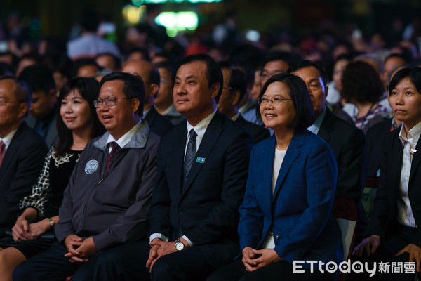 ▲2019國慶晚會蔡英文宣稱，今年是台灣投資大爆發的一年。（圖／市府提供）