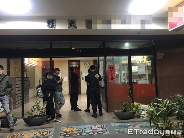 ▲▼台中公寓「棉被裹雙屍」　少婦與1歲嬰已有屍斑。（圖／記者白珈陽攝）