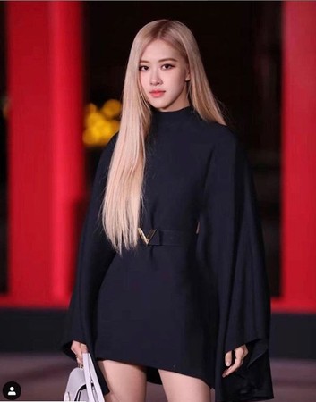 ▲Rosé出席活動，纖細身材引起討論。（圖／翻攝Rosé IG）