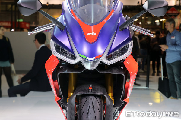 ▲米蘭車展／義式雙缸跑車重機新作！Aprilia RS660強襲中量級距。（圖／記者張慶輝攝）