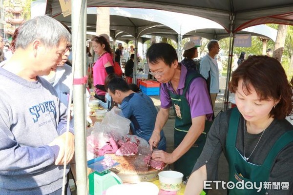 ▲黃偉哲市長等人出席台南牛肉節，齊聲向民眾推廣台南的高品質牛肉。（圖／記者林悅翻攝，下同）