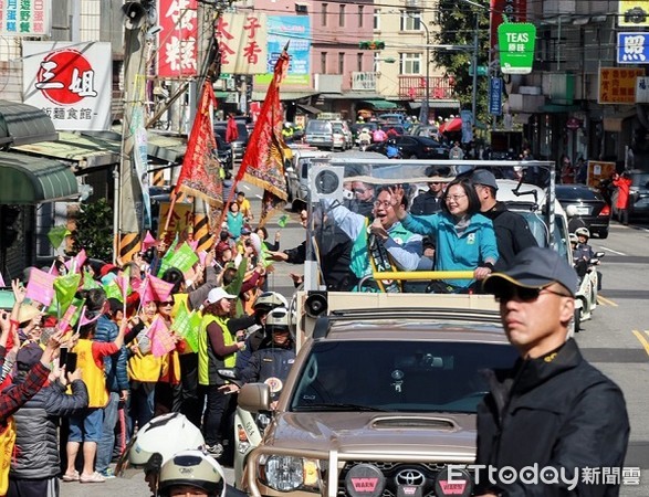 ▲總統蔡英文打破以往總統來桃園助選的紀錄，全力拉抬台大學弟黃世杰。（圖／黃世杰競選總部提供）