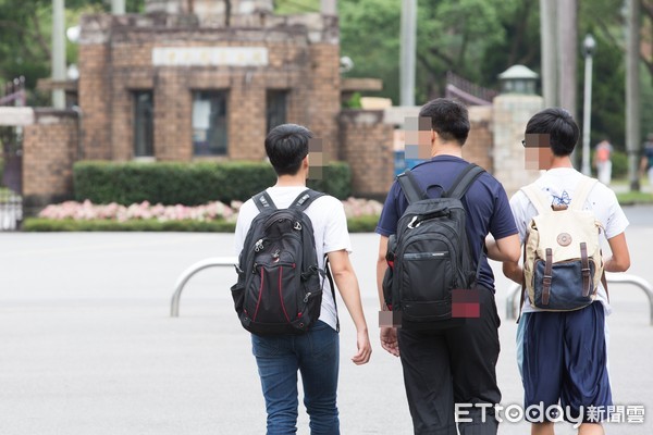 高教專題搭配示意照。高教崩壞、高教、大學校園、大學生、高等教育、台大、台大校門（圖／ETtoday資料照）