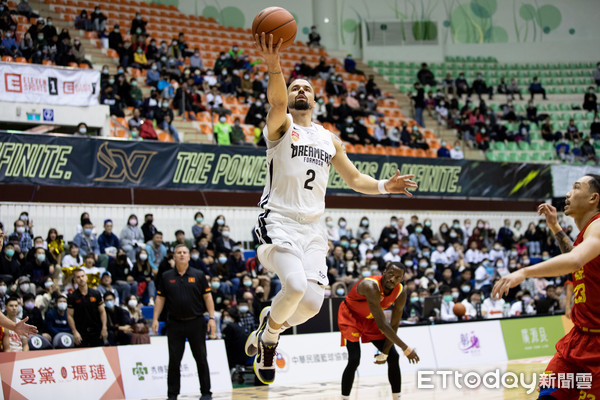 ▲2020.02.02，夢想家vs西貢熱火，塔克（Anthony Tucker）、楊恩（Jerran Young）、瓦特金斯（Ryan Watkins）、張宗憲、楊敬敏、田壘。（圖／寶島夢想家提供）