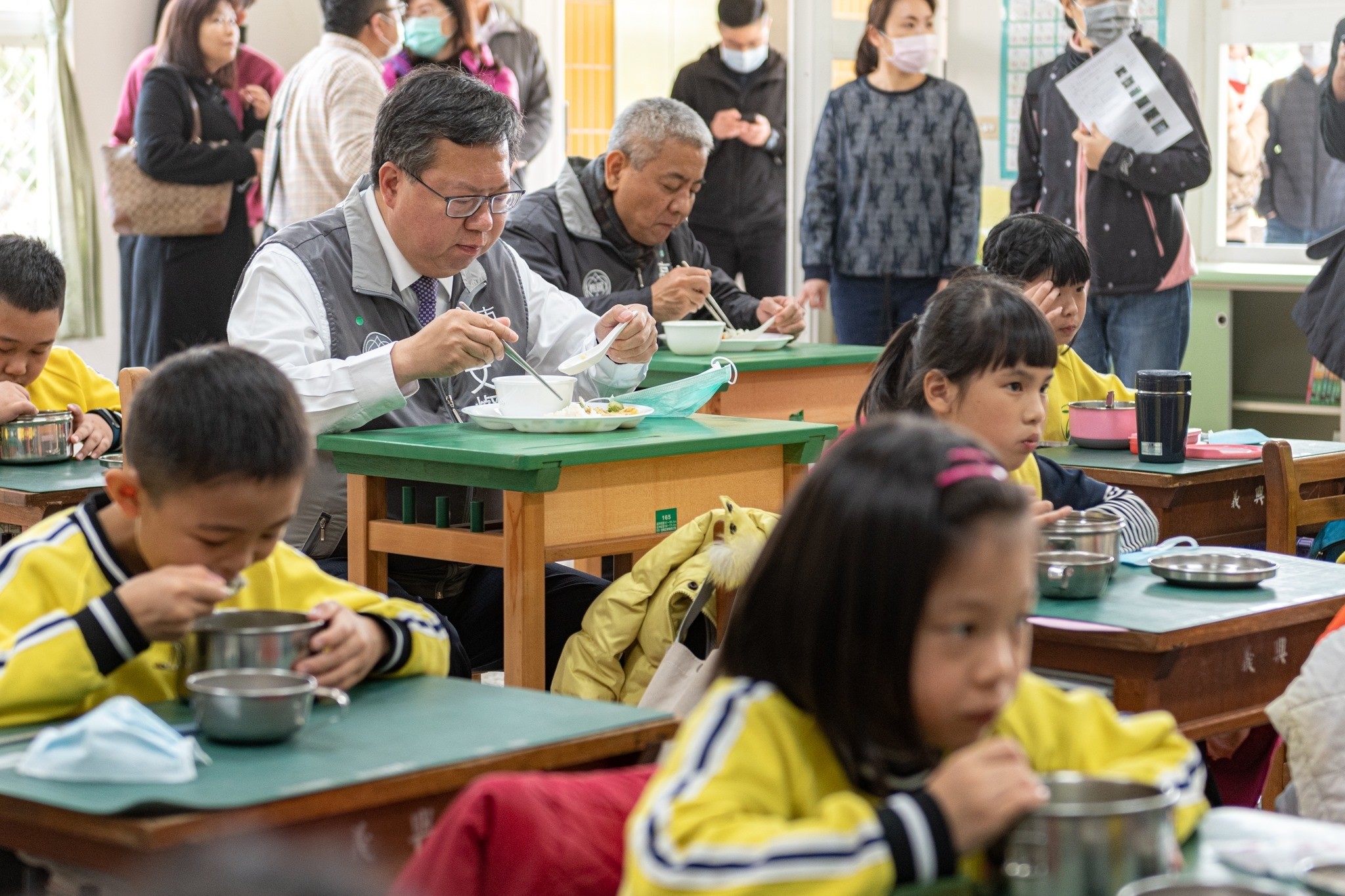 ▲▼桃園市長鄭文燦視察國小防疫工作。（圖／翻攝鄭文燦臉書）