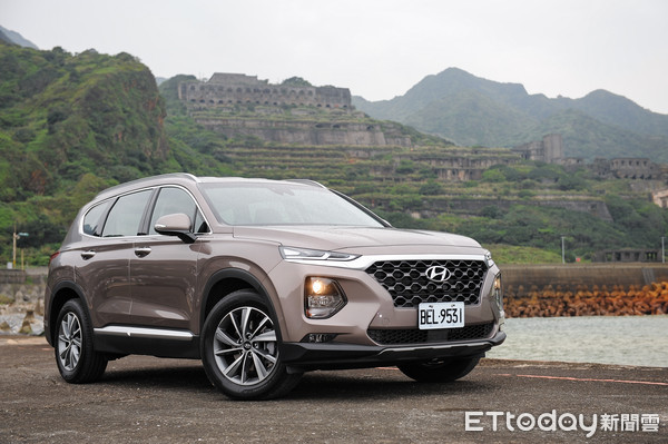 ▲Hyundai Santa Fe 2.2 2WD柴油試駕。（圖／記者林鼎智攝）