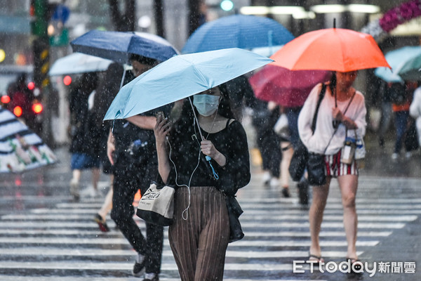 ▲周四晚起鋒面接近，準備轉涼下雨。（圖／記者林敬旻攝）