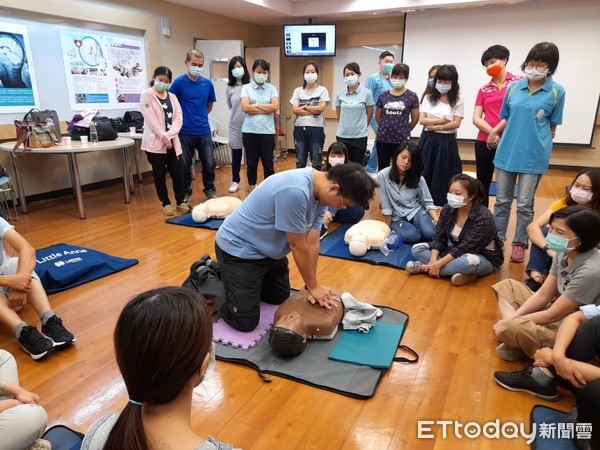 ▲▼   嘉縣積極推動AED安心場所認證 CPR+AED及時救援更安心          。（圖／記者翁伊森翻攝）