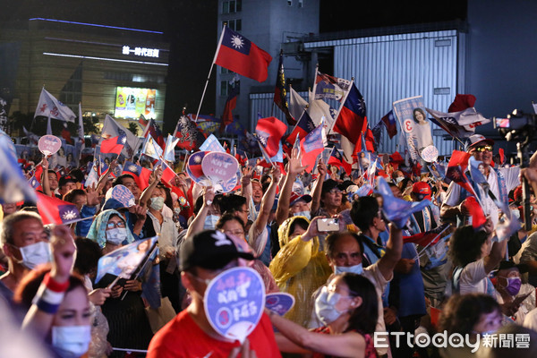 ▲▼國民黨高雄市長補選候選人李眉蓁選前之夜。（圖／實習記者方敬攝）