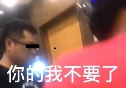 ▲▼社區禁止上樓！外送員1樓苦等...奧客爆氣嗆「你知道我爸是誰嗎」。（圖／爆料公社）