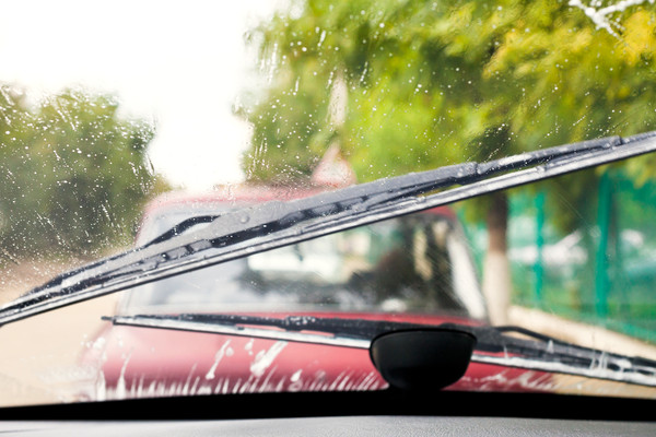 ▲雨刷、雨天開車。（圖／達志示意圖）