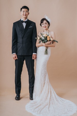 ▲美女主播驚喜宣布結婚！　靠「交友軟體」找到老公…最萌身高差甜爆。（圖／翻攝自李美萱臉書）