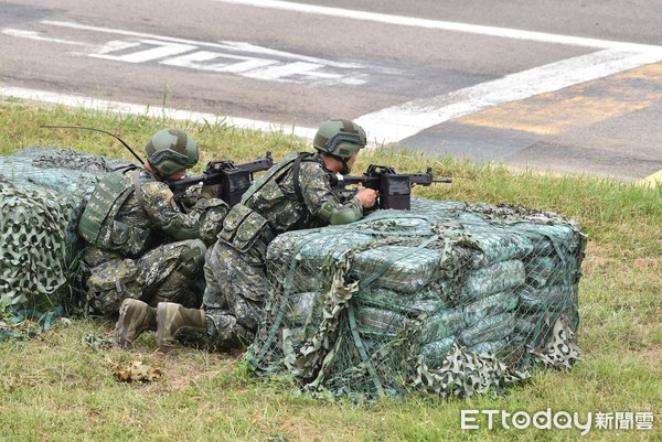 ▲▼漢光演習,陸軍特戰指揮部,國軍官兵,反空機降作戰演練,當兵,阿兵哥,役男,志願役,服兵役,募兵制,徵兵制,教召,特戰官兵。（圖／記者李毓康攝）