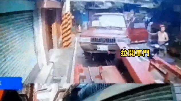 拖吊封條勿擅撕！　永和車主激動一扯代價大了：我老花看不清楚。（圖／東森新聞）