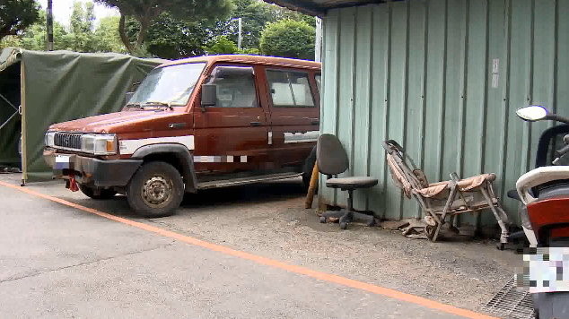 拖吊封條勿擅撕！　永和車主激動一扯代價大了：我老花看不清楚。（圖／東森新聞）