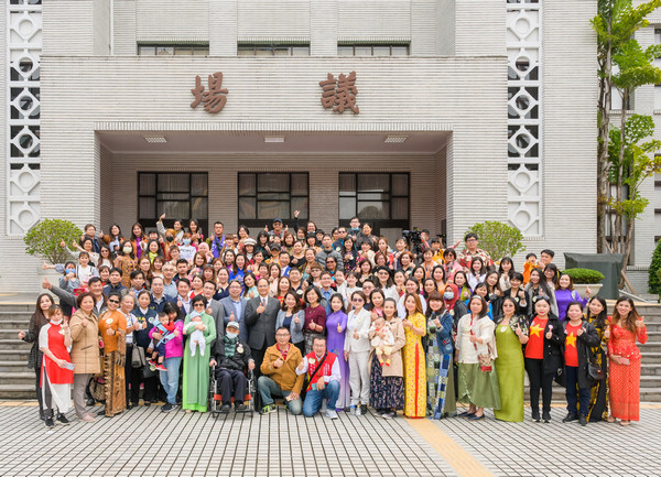 ▲桃園和雙北新住民參觀總統府和立院。（圖／桃園市新住民協會提供）