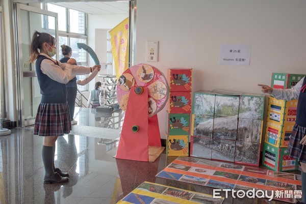 ▲嘉南藥理大學嬰幼兒保育系於18日，舉辦第12屆「全國兒童教玩具競賽暨應用研習」活動，展現創意。（圖／記者林悅翻攝，下同）