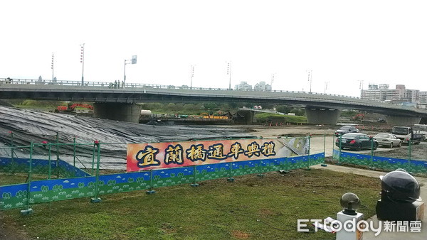 ▲▼宜蘭橋24日第2次通車典禮，縣長林姿妙挨轟是：「割稻仔尾、剪綵王、忽視防疫…」。（圖／記者游芳男攝，下同）