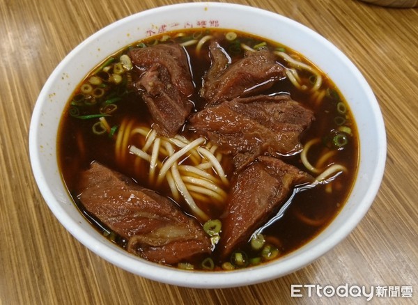 ▲永康牛肉麵。（圖／記者黃士原攝）