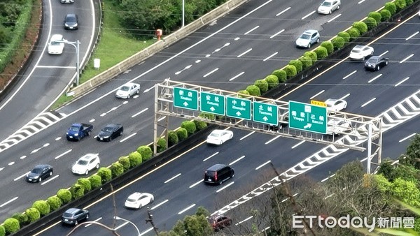 ▲▼大年初二國道車潮，三峽鶯歌大溪路段出遊車潮湧現。（圖／記者呂佳賢攝）