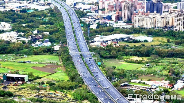 ▲▼大年初二國道車潮，三峽鶯歌大溪路段出遊車潮湧現。（圖／記者呂佳賢攝）