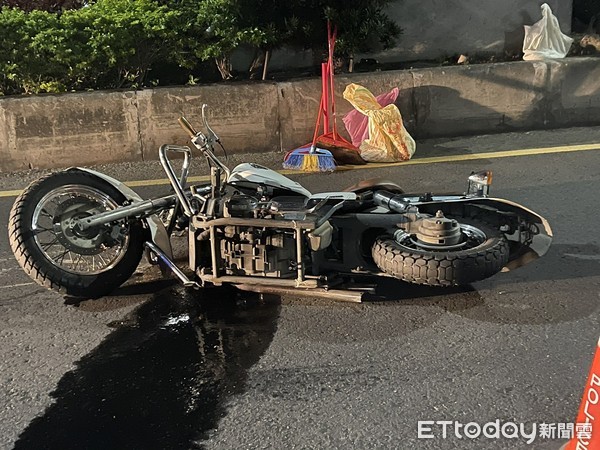 ▲▼快訊／新莊賓士碰撞重機！19歲男開車撞民宅　騎士失去呼吸心跳。（圖／記者陳以昇攝）