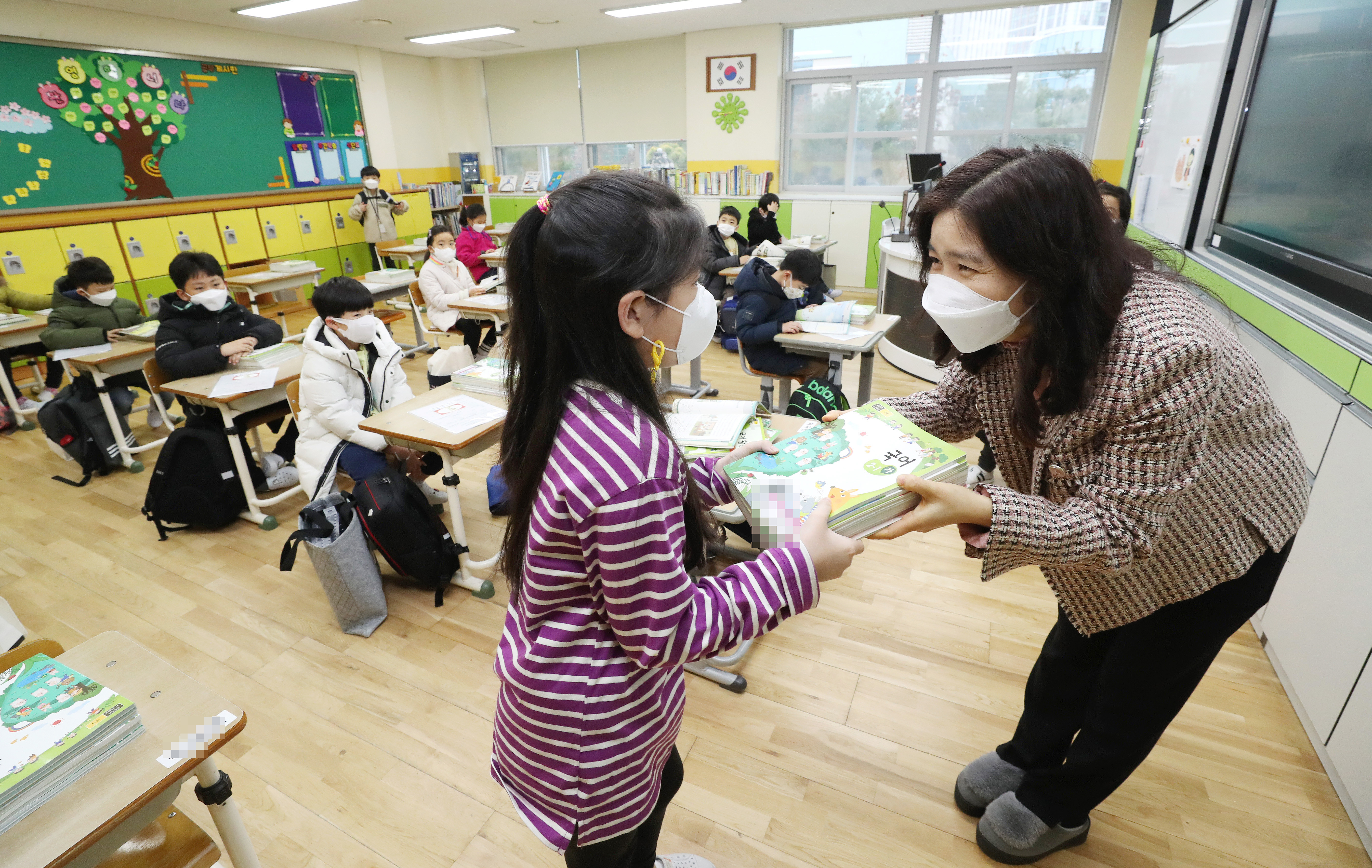 ▲▼南韓才宣布新學期「重啟校園」、實施到校上課，卻又再爆發數起校園群聚感染。（示意圖／達志影像）