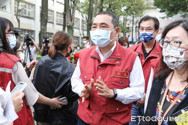 ▲新北市長侯友宜視察國中教育會考考場防疫情形。（圖／記者林敬旻攝）