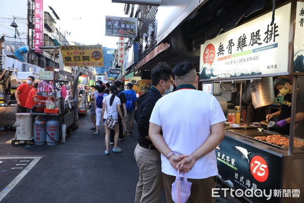 ▲▼微解封饒河夜市人潮。（圖／ETtoday攝影中心攝）