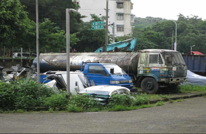 ▼ 贓物車輛堆置場。（圖／李復甸提供）