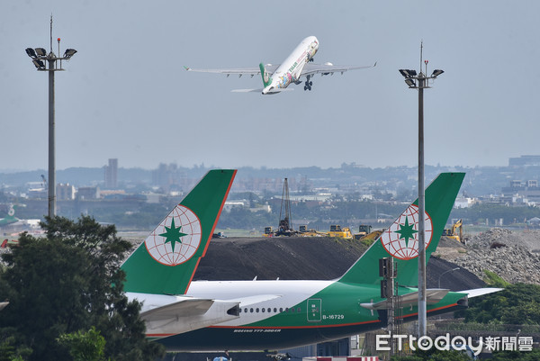 ▲▼EVA AIR,長榮航空,客機,航班,Hello Kitty彩繪機,Hello Kitty 派對機,空中巴士Airbus A300-300,B-16333,出國,旅遊,桃園機場,航空業,觀光,桃機,防疫,機組員,機師,居檢,派飛,檢疫,旅遊泡泡,邊境管制。（圖／記者李毓康攝）