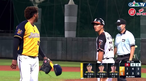 ▲羅傑斯、蘇智傑衝突。（圖／截自CPBL TV）