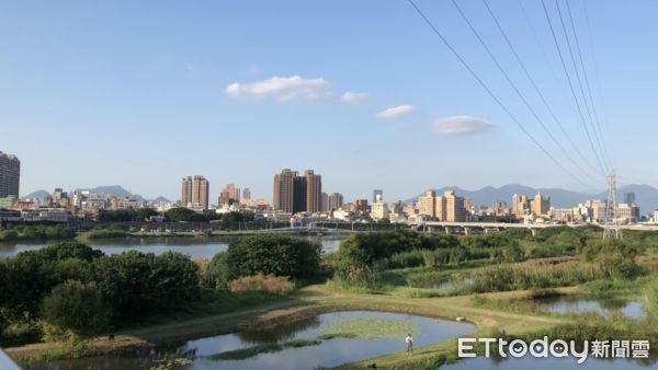 ▲▼ 江子翠捷運站、板橋藝文特區、大漢溪水景 。（圖／記者羅志華攝）