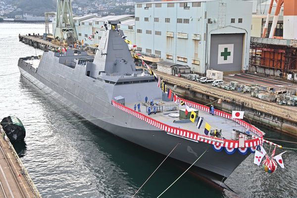 ▲▼日本海上自衛隊新型多功能護衛艦（FFM）三隈號在長崎市三菱重工業長崎造船廠舉行下水典禮。（圖／翻攝自Twitter/防衛省海上自衛隊）