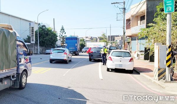 ▲環保志工王姓婦人本月3日慘遭何姓男子開車高速撞死，蘆竹警方在現場處理。（圖／記者沈繼昌翻攝）