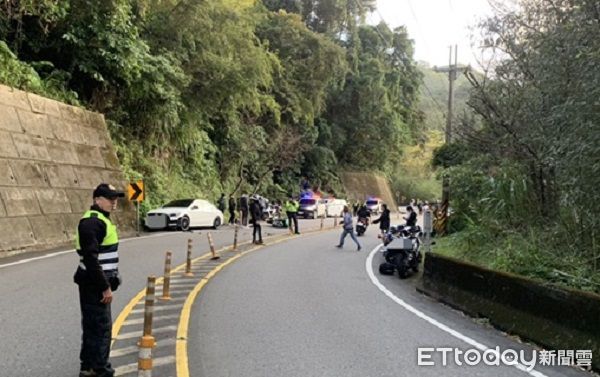 ▲林男騎重機過彎不慎衝撞對面車道小客車。（圖／大溪警分局提供）